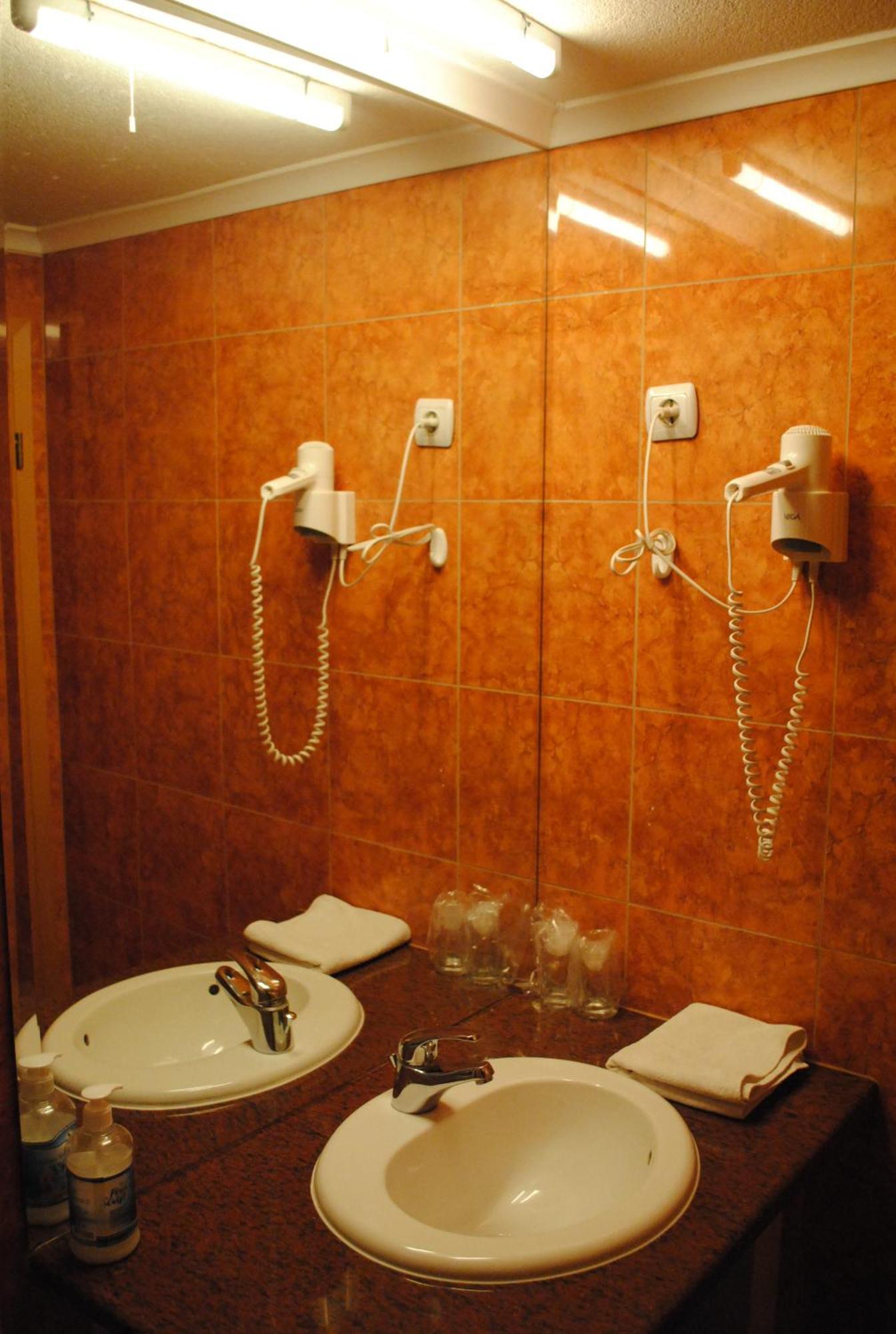 Motel Kiwi Grude Habitación foto