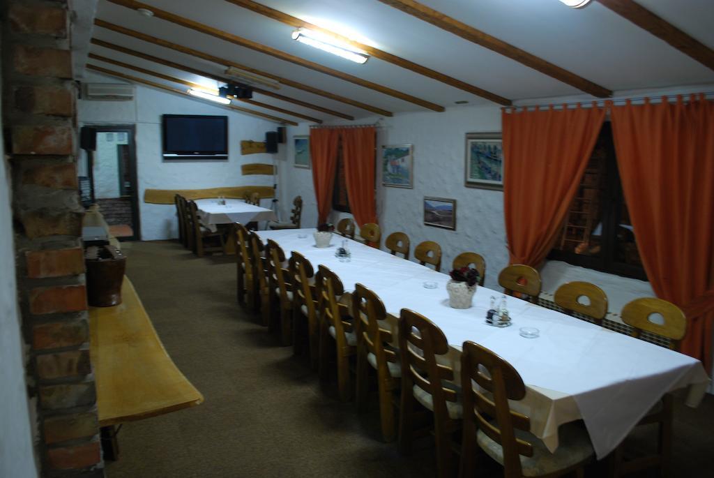 Motel Kiwi Grude Exterior foto