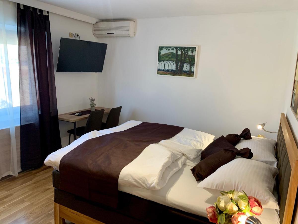 Motel Kiwi Grude Exterior foto